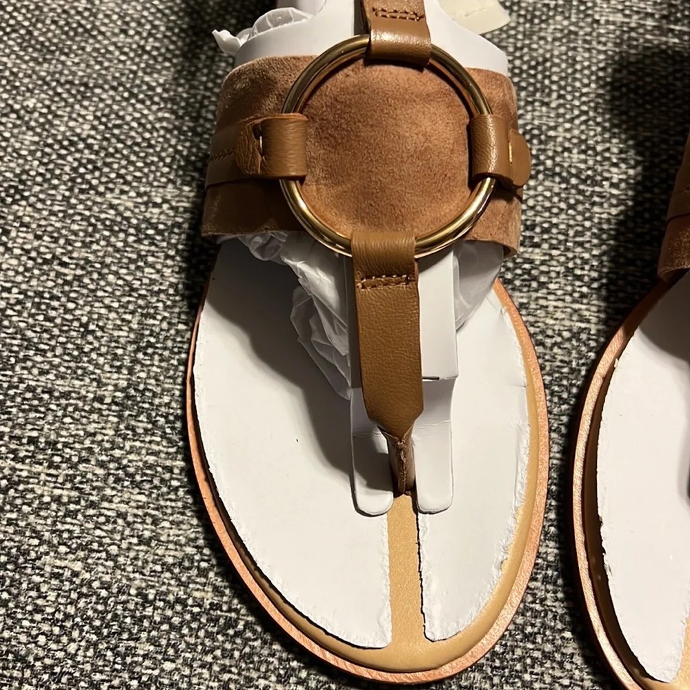 NWT Gibson & Latimer Jaylee Circle Ornament Leather Sandals